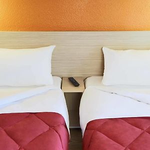 Triple Room 3 single beds